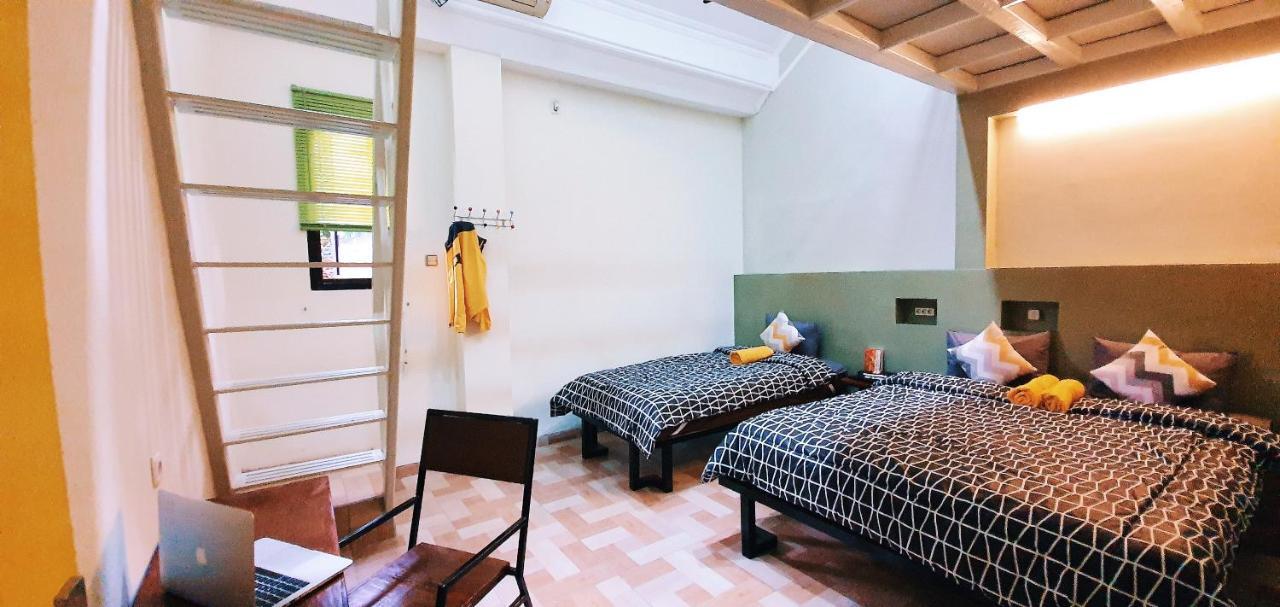 Mador Malang Dorm Hostel Екстериор снимка